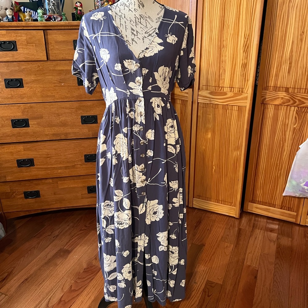EUC. YTEIOOS AMUSE by anthropology, blue and white maxi dress size M.